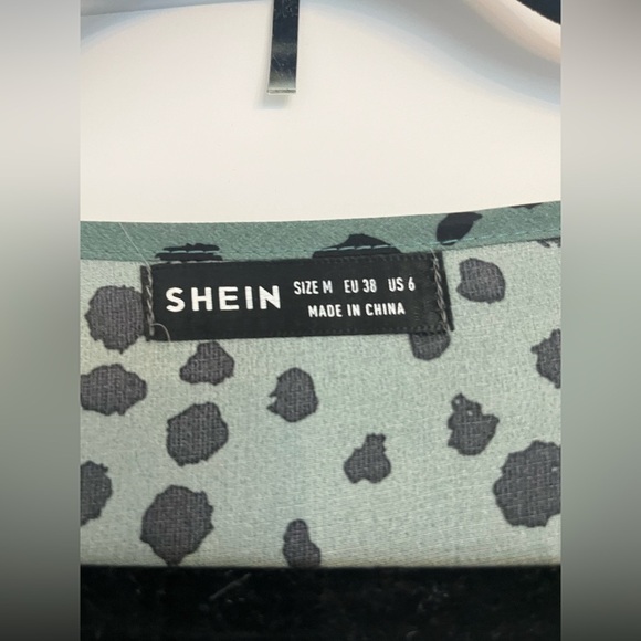 SHEIN Flowy Top - Picture 6 of 6